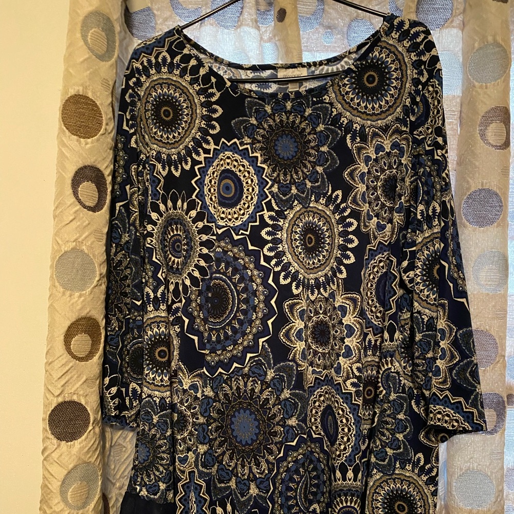 Plus size Avenue medallion scoop neck blouse. 22/24
